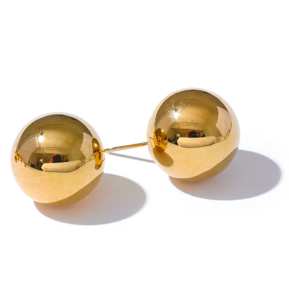 Premium stainless steel earrings finished with 18k gold plating