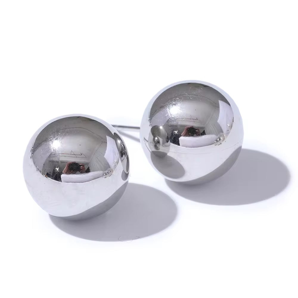 Premium stainless steel earrings finished with 18k gold plating