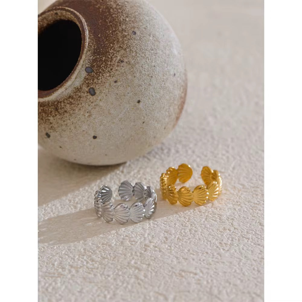 Premium stainless steel ring finished with 18k gold plating