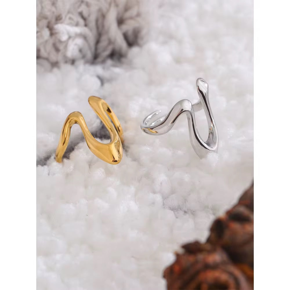 Premium stainless steel ring finished with 18k gold plating