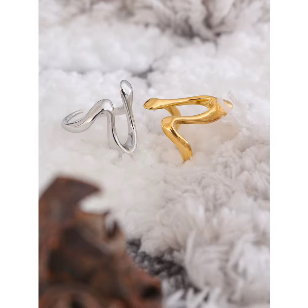 Premium stainless steel ring finished with 18k gold plating