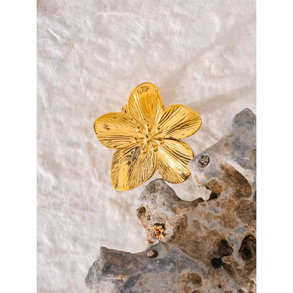 Premium stainless steel ring finished with 18k gold plating