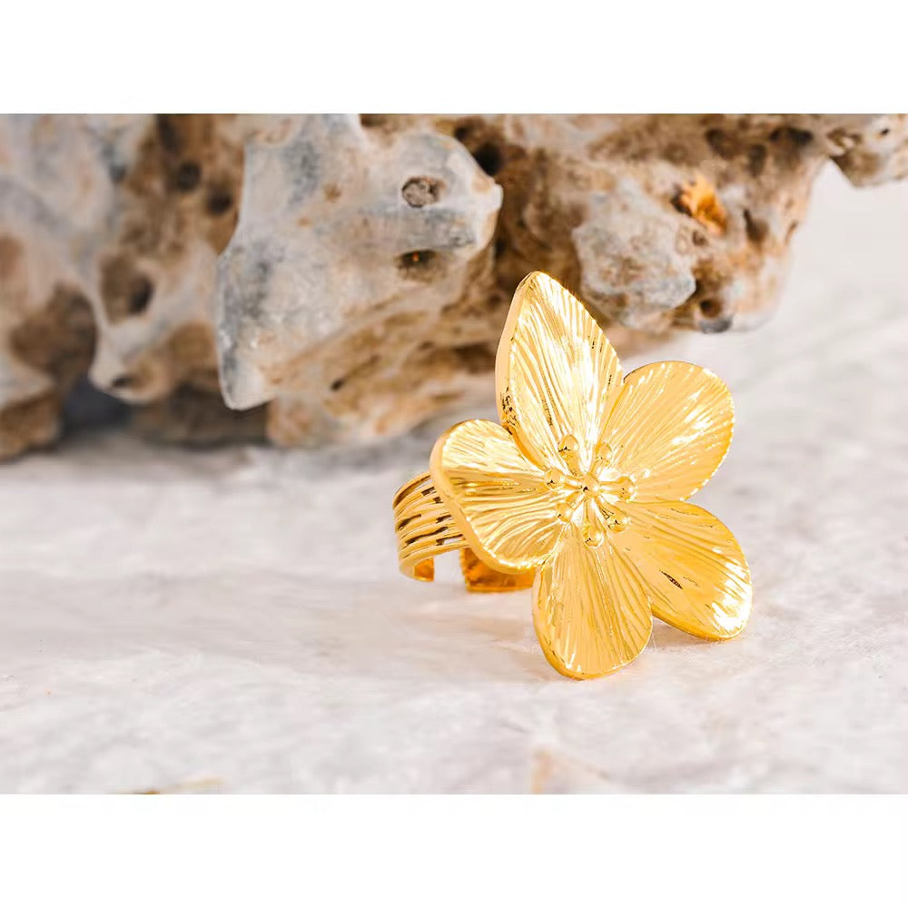 Premium stainless steel ring finished with 18k gold plating