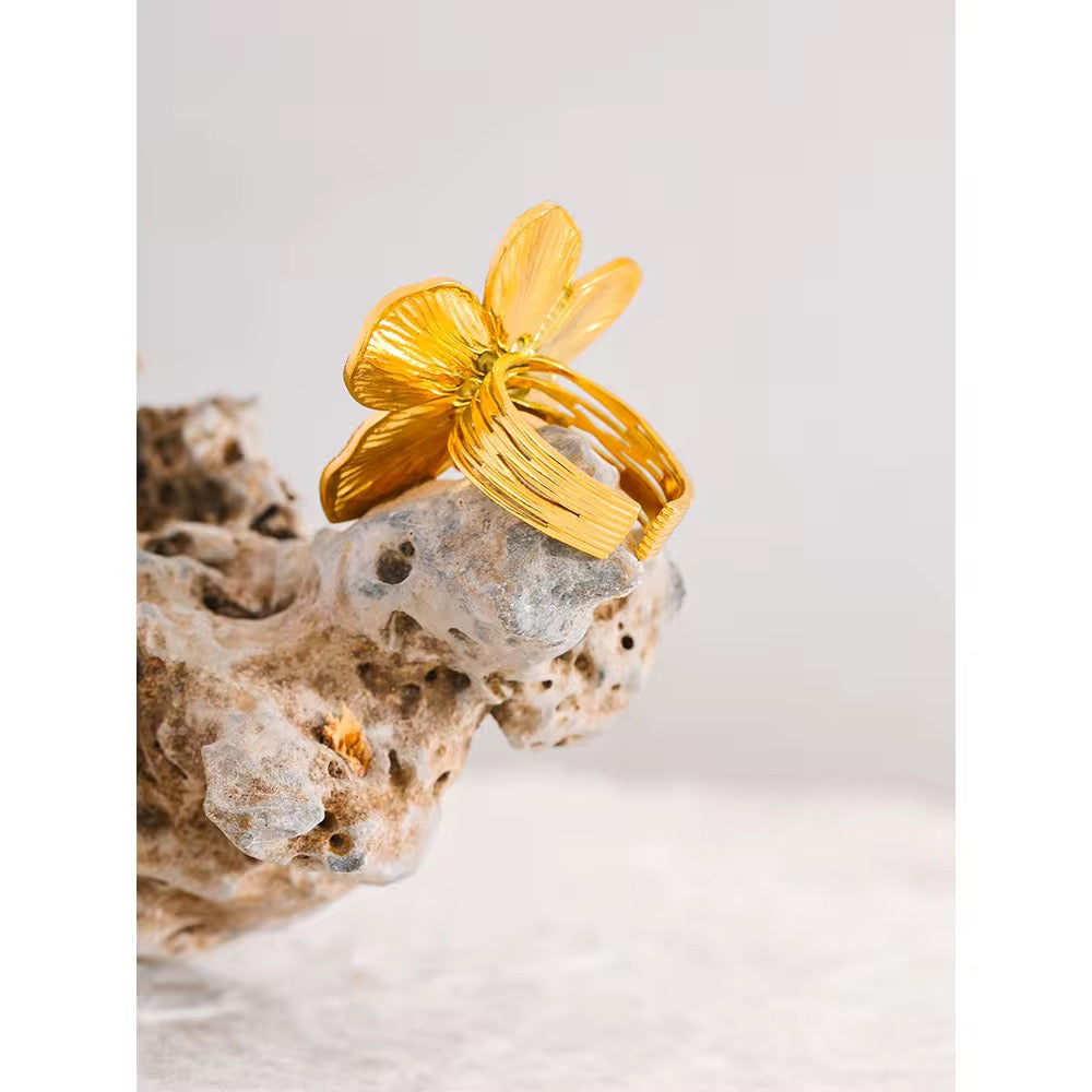 Premium stainless steel ring finished with 18k gold plating