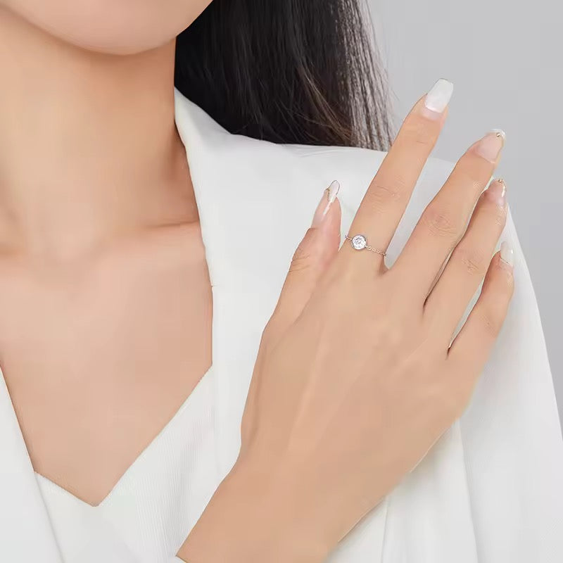 Adjustable silver ring with a radiant zircon centerpiece