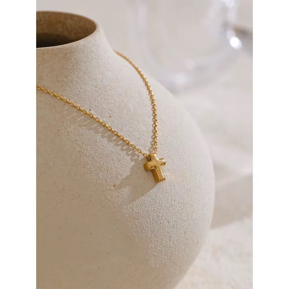 Premium stainless steel necklace finished with 18k gold plating
