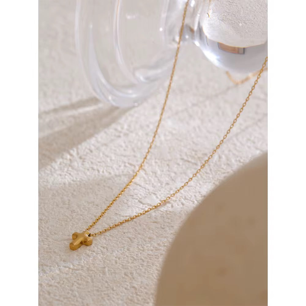 Premium stainless steel necklace finished with 18k gold plating