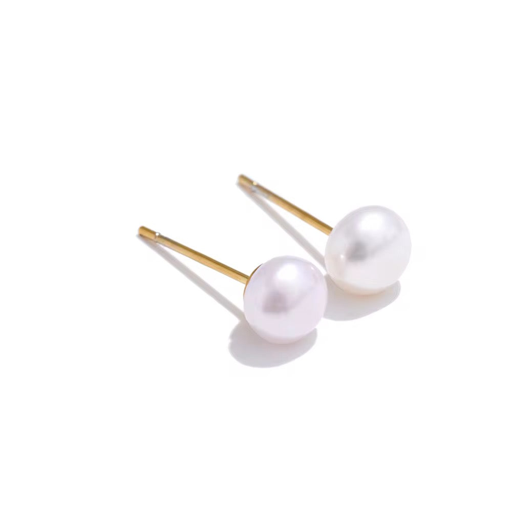 Premium stainless steel earrings with freshwater pearls finished with 18k gold plating