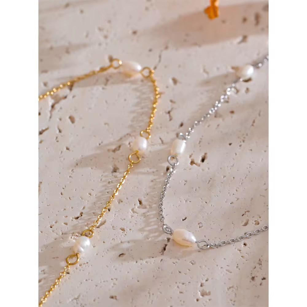 Premium stainless steel necklace with freshwater pearls finished with 18k gold plating