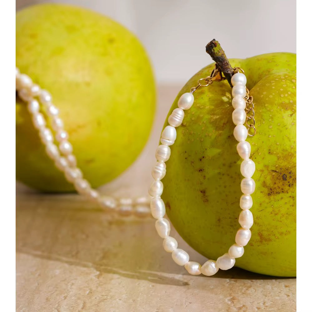 Premium stainless steel bracelet with freshwater pearls finished with 18k gold plating