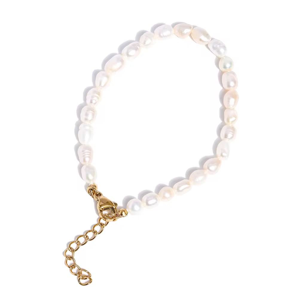 Premium stainless steel bracelet with freshwater pearls finished with 18k gold plating